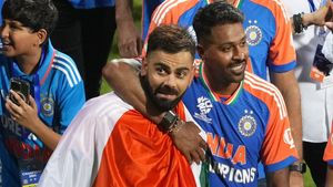 T20 World Cup 2024: മുംബൈയില്‍ കപ്പുയര്‍ത്തി ഹാര്‍ദിക്, വഴിമാറി രോഹിത്; ആര്‍പ്പുവിളിച്ച് ആരാധകര്‍