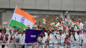 Olympics 2024: അദ്ഭുതക്കാഴ്ചകളൊരുക്കി പാരീസ്!! പൂരം കൊടിയേറി, ടീം പരേഡില്‍ തിളങ്ങി ഇന്ത്യയും