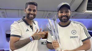 IND vs SL: ടി20, ഏകദിന ടീം റെഡി; രോഹിത്തും സൂര്യയും നയിക്കും, സഞ്ജു ഒരു ടീമില്‍ മാത്രം!