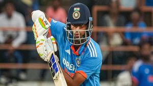 IND vs ZIM 2024: സുന്ദര്‍ രക്ഷകനല്ല, വില്ലന്‍! ധോണിയാകാന്‍ ശ്രമിച്ച് കളി തോല്‍പ്പിച്ചു; വിമര്‍ശനം ശക്തം