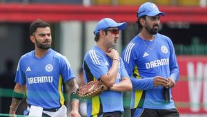 IND vs SL: ബാറ്റിങ് നിര 'കുളമാക്കി', എവിടെ പരാഗ്? ഇന്ത്യയെ ഗംഭീര്‍ തകര്‍ക്കും! വിമര്‍ശനം