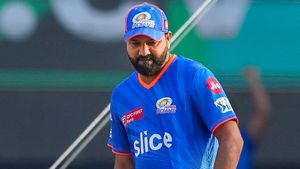 IPL 2025: മുംബൈ രോഹിത്തിനെ ഒഴിവാക്കില്ല? ടീമില്‍ നിലനിര്‍ത്താന്‍ കാരണമുണ്ട്; അറിയാം