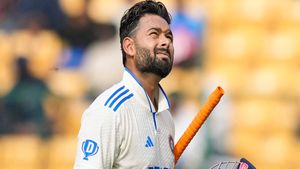 IND vs NZ: റിഷഭിന്റെ റണ്ണൗട്ട്, കുറ്റക്കാരന്‍ കോലിയോ? പഴിക്കാന്‍ വരട്ടെ! സംഭവിച്ചത് ഇതാണ്