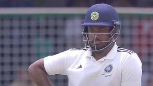Ranji Trophy: സിക്‌സിലൂടെ തുടങ്ങി, പിന്നീട് രണ്ട് ഫോറും; സഞ്ജു കിടു ഫോമില്‍! സെഞ്ച്വറി നേടുമോ?