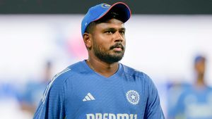 IND vs BAN: 29, 10; സഞ്ജുവിന് ഇനി എത്ര ചാന്‍സ് വേണം? വീണ്ടും അവസരം തുലച്ചു!! രൂക്ഷ വിമര്‍ശനം