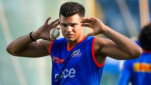 IPL 2025: അര്‍ജുന്‍ ആദ്യം അണ്‍സോള്‍ഡ്, ബ്രേക്കിനു ശേഷം മുംബൈയില്‍!! പിന്നില്‍ സച്ചിനോ?