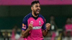 IPL 2025: ചെണ്ട ബൗളര്‍മാര്‍, തല്ലുകൊണ്ടോടും! പക്ഷെ ഞെട്ടിക്കുന്ന പ്രതിഫലം; ഇവര്‍ക്ക് ലോട്ടറി