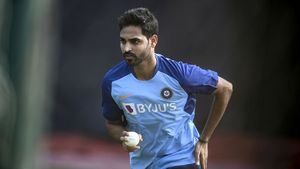 IPL 2025: ഭുവിയെ പൊന്നുംവിലയ്ക്ക് ടീമിൽ എത്തിച്ച് ആർസിബി; ഈ നീക്കം പാളിയോ? 10.75 കോടിക്ക് ഇല്ലെന്ന് വിമർശനം