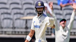 IND vs AUS: ഒരു റണ്‍സെടുക്കഡേ..., 23 പന്തില്‍ ഡെക്കായി ദേവ്ദത്ത്; ഓസീസ് കെണിയില്‍ കുടുങ്ങി