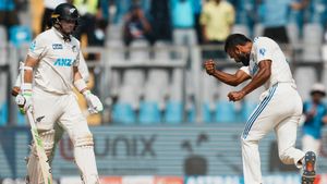 IND ns NZ: വാംഖഡെയില്‍ കിവികളുടെ ലീഡ് 150ലേക്ക്, ചേസ് ചെയ്യുമോ ഇന്ത്യ?
