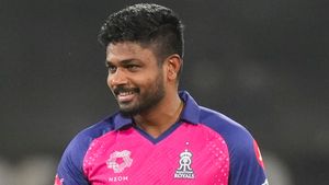 IPL 2025: സഞ്ജു ഓപ്പണറാവരുത്!! സാള്‍ട്ടോ, ബെയര്‍സ്‌റ്റോയോ വേണം, ഈ കാരണങ്ങള്‍