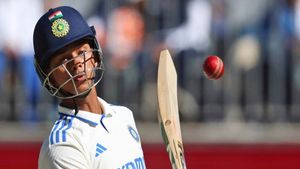 IPL 2025: മക്കല്ലവും സെവാഗും വീണു, സിക്‌സര്‍ കിങ്ങായി ജയ്‌സ്വാള്‍; രോഹിത് ഏഴയലത്തില്ല!