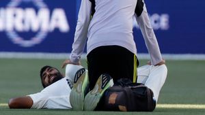 IND vs AUS: ഇന്ത്യക്ക് എട്ടിന്റെ പണി, ബുംറ പരിക്കിന്റെ പിടിയില്‍? പരിശീലനത്തിന് ഇറങ്ങിയില്ല