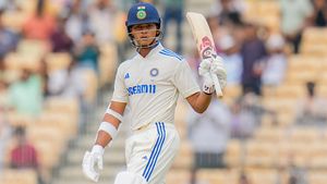 IND vs AUS: ഏഴു റണ്ണിനിടെ മൂന്നു വിക്കറ്റ്, ഇന്ത്യ തകര്‍ന്നു! പിടിമുറുക്കി ഓസ്‌ട്രേലിയ