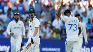 IND vs AUS: പൊടിക്ക് അടങ്ങാം, അല്ലെങ്കില്‍ സിറാജ് അടുത്ത ശ്രീശാന്താവും! പ്രതികരിച്ച് ആരാധകര്‍
