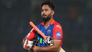IPL 2025: ഡല്‍ഹിയില്‍ രാജകീയ സ്ഥാനം, എന്നിട്ടും എന്തിന് റിഷഭ് ടീം വിട്ടു? വെളിപ്പെടുത്തി കോച്ച്