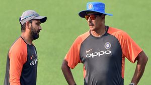 IND vs AUS: രോഹിത് എവിടെ ബാറ്റ് ചെയ്യണം? മധ്യനിരയില്‍ തിളങ്ങില്ലേ? രവി ശാസ്ത്രി പറയുന്നു