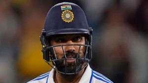 IND vs AUS: 40 പന്തില്‍ 9, ഇനിയും കടിച്ചു തൂങ്ങരുത്! രോഹിത് വിരമിക്കണം; ആവശ്യം ശക്തം