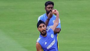 IND vs ENG: ടെസ്റ്റില്‍ അരങ്ങേറിയിട്ടില്ല, പക്ഷെ ഈ പേസര്‍മാരെ ഇന്ത്യ ഇംഗ്ലണ്ടിലിറക്കും! ആരൊക്കെ?