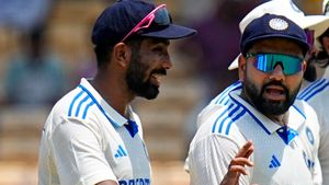 IND vs AUS: ഡ്രിങ്ക്‌സ് ബ്രേക്കില്‍ രോഹിത് എത്തി, ബുംറക്ക് നിര്‍ണ്ണായക ഉപദേശം; ഇംപാക്ട് ഉടന്‍