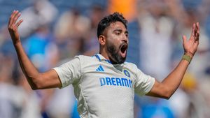 IND vs AUS: കോണ്‍സ്റ്റസും ഹെഡും ഒരേ ഓവറില്‍ പുറത്ത്, സിറാജ് ഡാ, വാഴ്ത്തി ആരാധകര്‍