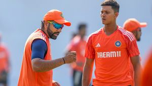 Champions Trophy: ഇന്ത്യന്‍ 'വാട്ടര്‍ ബോയ്‌സ്!! അവസരം കിട്ടില്ല, ഫോമിലുള്ള 2 പേര്‍ക്കും പണികിട്ടും
