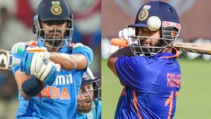 IND vs ENG: അക്ഷര്‍ പട്ടേല്‍ ബാറ്റിങ്ങില്‍ കസറുന്നു, പണികിട്ടിയത് റിഷഭിന്! എങ്ങനെയെന്ന് അറിയാം