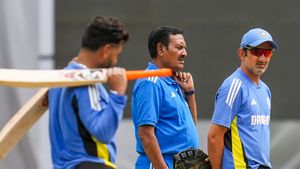 Champions Trophy 2025: ടി20യില്‍ സഞ്ജു, ഏകദിനത്തില്‍ രാഹുല്‍; തഴയുന്നതില്‍ ഗംഭീറിനോട് ഉടക്കി റിഷഭ്