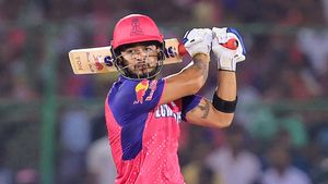 IPL 2025: 10 സിക്‌സ്, 64 ബോളില്‍ 144!! കൊടുങ്കാറ്റായി പരാഗ്, സഞ്ജുവിന്റെ റണ്‍മെഷീന്‍ റെഡി