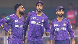 IPL 2025: സീസണ്‍ തീരും മുമ്പ് രഹാനെ തെറിക്കും!! ഇതെന്ത് ടീം? ചാംപ്യന്‍മാര്‍ 10ാമത്, വിമര്‍ശനം