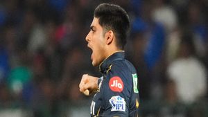 IPL 2025: ബട്‌ലര്‍ക്ക് പുല്ല് വില! റിവ്യൂ പാഴാക്കി ഗില്‍; പവര്‍പ്ലേയില്‍ ലോക മണ്ടത്തരവും കാട്ടി