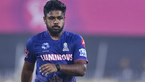 IPL 2025: സഞ്ജുവോ ദ്രാവിഡോ, രണ്ടിലൊരാള്‍ മതി! രാജസ്ഥാന്‍ ആരെ പുറത്താക്കും?