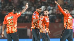 IPL 2025: റണ്‍മല തീര്‍ത്ത് പഞ്ചാബ്, നാണംകെട്ട് എല്‍സ്ജി; ഇനി പ്ലേഓഫ് കടുപ്പം!!