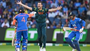 IND vs AUS: ദുരന്തമായി ബാറ്റിങ്!! ഇന്ത്യയെ നാണം കെടുത്തി ഓസീസ്, വന്‍ ജയം