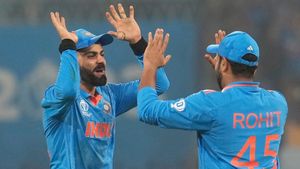 കോലിയും രോഹിതും ഇരട്ടി അധ്വാനിക്കണം; പ്രായം 25 അല്ല! ആവശ്യത്തിന് പരിശീലനം വേണമെന്ന് മുൻ താരം