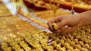 Gold Rate Rise And Posting Best Day Since 2008, Siver Price Too Hike After Big Fall | സ്വര്‍ണം വിറ്റഴിച്ചവര്‍ മണ്ടന്‍മാരായി, 2008 ന് ശേഷമുള്ള ഏറ്റവും വലിയ കുതിപ്പ്; വെള്ളിയും തിരിച്ചുവന്നു