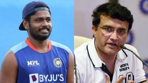 'അവന് അപാരമായ കഴിവുണ്ട്'; സഞ്ജുവിന് പിന്തുണയുമായി ഗാംഗുലി, പാകിസ്ഥാനെതിരെ ഇറക്കണമെന്ന് ആവശ്യം