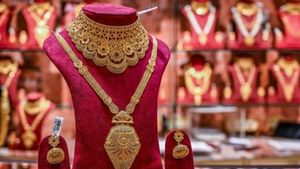 Kerala Gold Rate Update: Prices Bounce Back — Buy or Sell Advice + Pavan Price Details | നഷ്ടപ്പെട്ടത് തിരിച്ച് പിടിച്ച് സ്വർണം, ഇന്ന് പവന് കൂടിയത് 1920 രൂപ, ആഭരണം വാങ്ങാൻ കൂടുതൽ നൽകണം