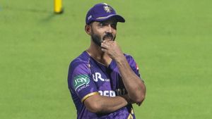 IPL 2026: ബാറ്റിങ് മാത്രം മതിയോ, ഗ്രീൻ പന്തെറിയാത്തത് എന്തുകൊണ്ട്? രഹാനെയുടെ വെളിപ്പെടുത്തലിൽ ഞെട്ടി ആരാധകർ!