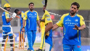 IPL 2026: നെറ്റ്സ് പൂരപ്പറമ്പാക്കി തലയുടെ നോ ലുക്ക് സിക്സർ; ധോണി ഇന്ന് ഇറങ്ങുന്നുണ്ടോ, റുതുവിന്റെ മറുപടി