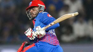 IPL 2026:അമ്പയർ ചെന്നൈയുടെ പക്ഷത്തോ?കയർത്ത് നിതീഷ് റാണ;സ്റ്റബ്സിന്റെ വിക്കറ്റ് പോയത് ഗ്ലൗസ് കിട്ടാത്തതുകൊണ്ടോ?