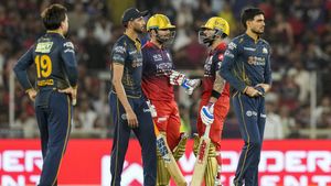 IPL 2026: ഗുജറാത്തിനോട് ചെയ്ത ക്രൂരത! ആർസിബിക്ക് വഴിവിട്ട സഹായമോ? ഐപിഎൽ ഫൈനൽ ഷെഡ്യൂളിംഗിനെതിരെ ഗവാസ്കർ