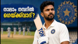 ദുലീപ് ട്രോഫിയിൽ ഋതുരാജ് ഗെയ്ക്‌വാദിന്റെ പുതിയ റോൾ: നാലാം നമ്പറിലെ പരീക്ഷണം ഇന്ത്യൻ ടീമിന് കരുത്താകുമോ?