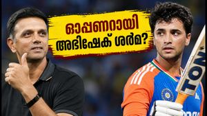 ഏഷ്യൻ ഗെയിംസ്: ഇന്ത്യയുടെ ഓപ്പണറായി അഭിഷേക് ശർമ? ആകാശ് ചോപ്രയുടെ വാക്കുകൾ ചർച്ചയാകുന്നു