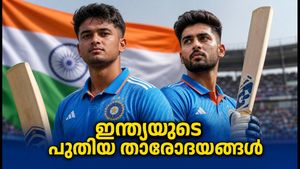ഏകദിന ടീമിൽ സർപ്രൈസ് എൻട്രി; ഇന്ത്യയുടെ പുതിയ പ്രതീക്ഷകളായ ആക്വിബ് നബിയും നമൻ ധീറും