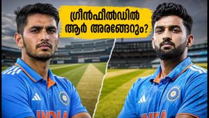ഗ്രീൻഫീൽഡിൽ ആര് അരങ്ങേറും? നമൻ ധീറോ ആകീബ് നബിയോ? ഇന്ത്യയുടെ പ്ലേയിംഗ് ഇലവനിൽ ആകാംക്ഷ