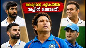 കോഹ്‌ലിയെ മറികടന്ന് ബുമ്ര, ധോണിയെ വീഴ്ത്തി സെവാഗ്; അശ്വിന്റെ 'ഗ്രേറ്റസ്റ്റ് ഇന്ത്യൻ' പട്ടികയിൽ സച്ചിൻ തന്നെ കേമൻ!