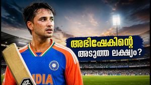 ഈഡൻ പാർക്കിൽ സിക്സർ മഴ; അഭിഷേക് ശർമ്മ വീണ്ടും ഒന്നാമത്, അടുത്ത ലക്ഷ്യം 900 പോയിന്റ്!