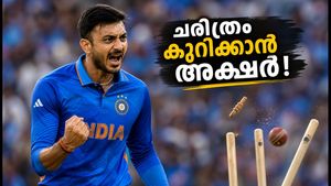 ഭുവനേശ്വറിന്റെ റെക്കോർഡ് തകർക്കാൻ അക്ഷർ പട്ടേൽ; ചരിത്രനേട്ടത്തിന് തൊട്ടരികെ ഇന്ത്യൻ താരം!