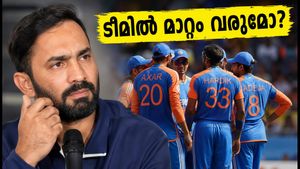 ടീം ഇന്ത്യയുടെ പ്ലേയിംഗ് ഇലവനെതിരെ ദിനേഷ് കാർത്തിക്; ഹൈദരാബാദ് മത്സരത്തിന് മുൻപ് നിർണ്ണായക മാറ്റം?